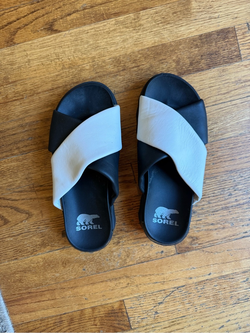 Sorel Women's Viibe Crisscross Slide Sandals in black and white sz: 8